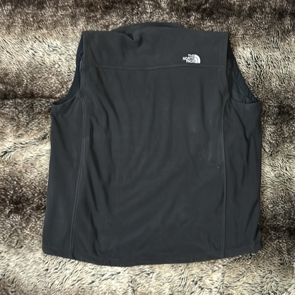 The North Face Men’s Black Fleece Vest - Picture 4 of 9